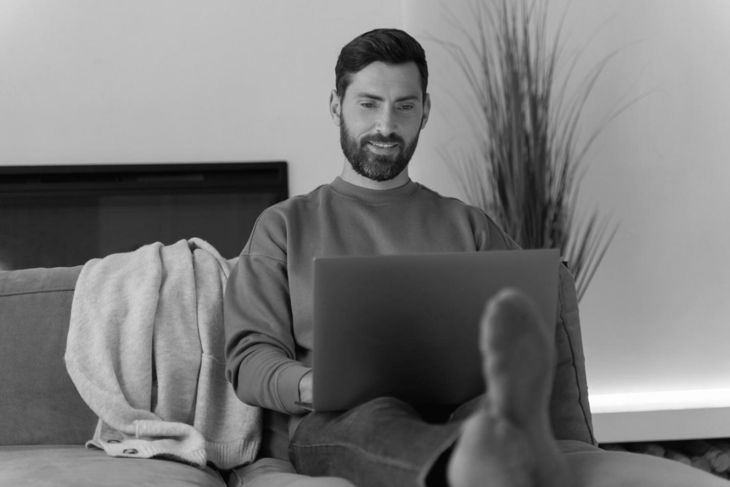 Análisis financiero profesional con gráficos y datos empresariales